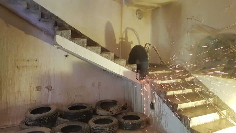 ניסור מדרגות בטון